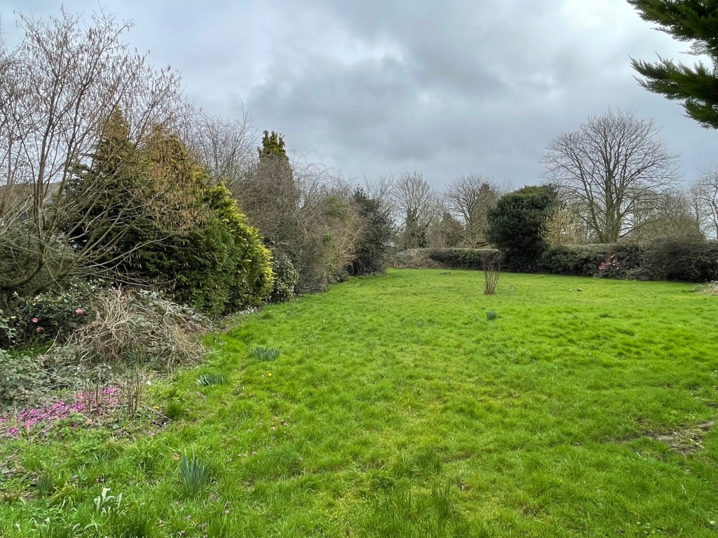 Lot: 89 - DEVELOPMENT OPPORTUNITY - PERMISSION FOR TWO DETACHED CHALET BUNGALOWS AND EXTENSION OF EXISTING DWELLING INTO CHALET BUNGALOW - 